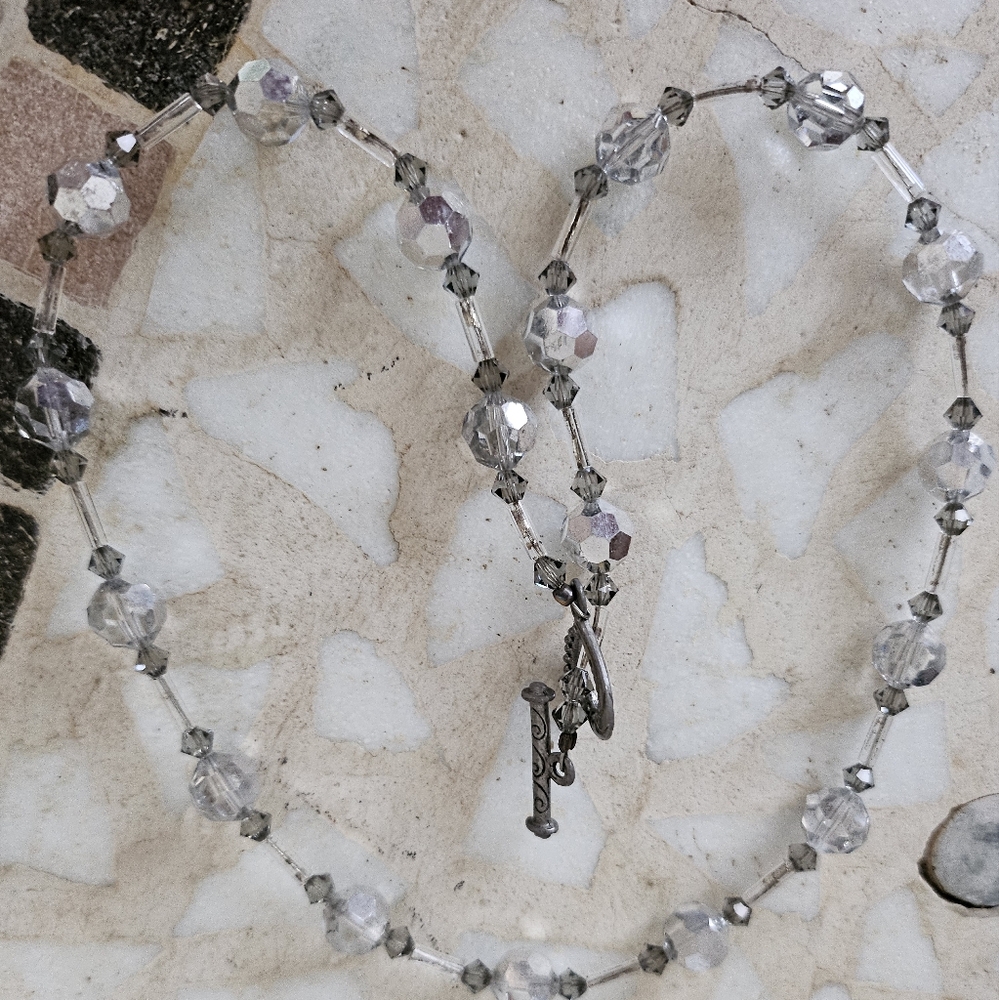 Vintage Boho Silver and Clear Beaded Front Toggle Necklace With Earings🩶